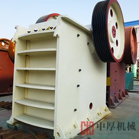 如何改進復(fù)擺顎式破碎機的上下滑道式調(diào)整裝置?